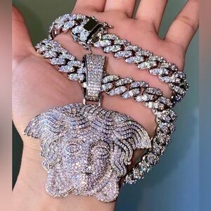 🔥12MM THICK MIAMI CUBAN CHAIN PRONG SET AND  MEDUSA CHARMING ICE OUT PENDANT